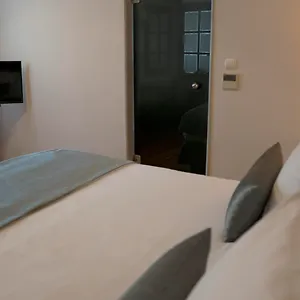 https://the-bristol-hotel.hotels-of-thessaloniki.com